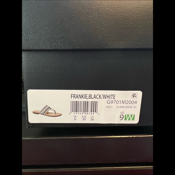 Naturalizer - Frankie Thong Sandal - Picture 5 of 5